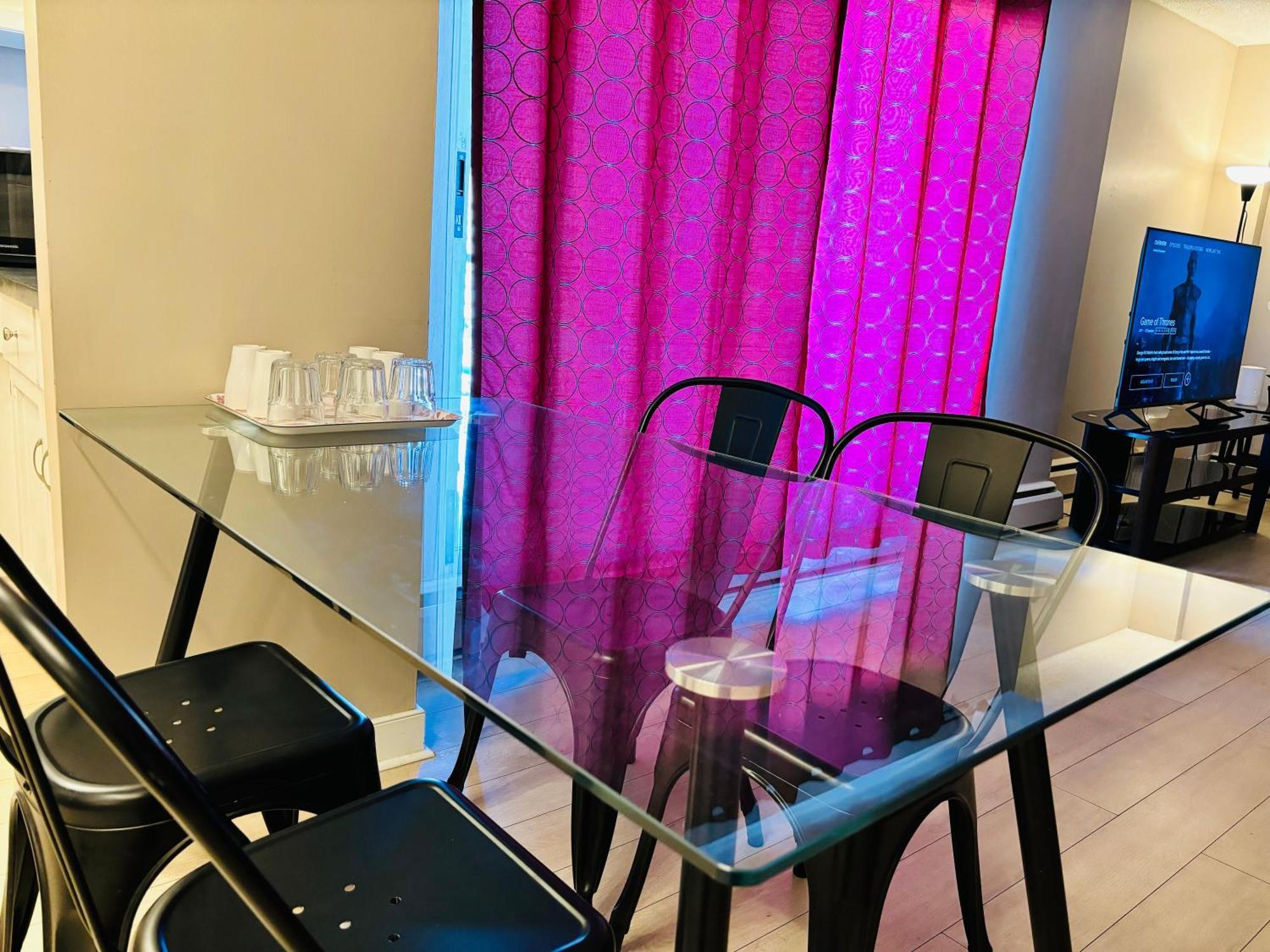 6th Floor 2 Bedroom With Parking *